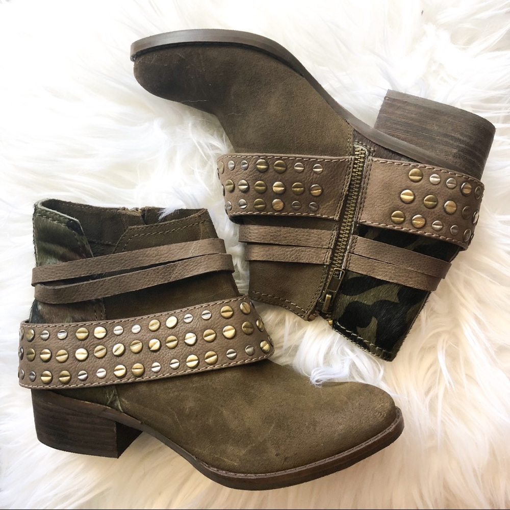 NWOT Suede booties